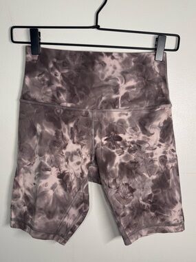 Lululemon Align High-Rise Short 8"
Diamond Dye Mink Bery Lunar Rock Shadow Grey